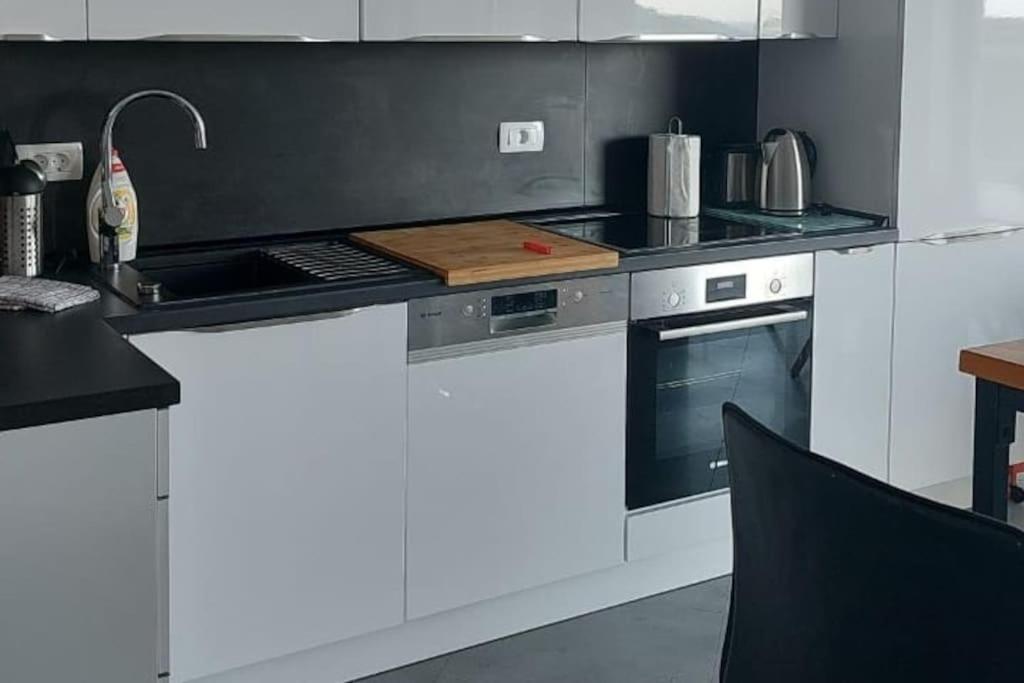 Modern Top Floor Sea View 3Br With Pools, Spa & Fitness Бечичи Экстерьер фото